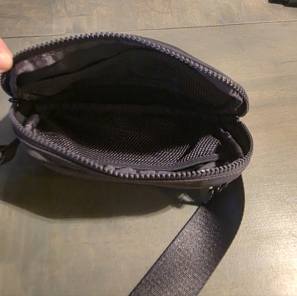 SOLD Lululemon Belt Bag 1L - Picture 5 of 7